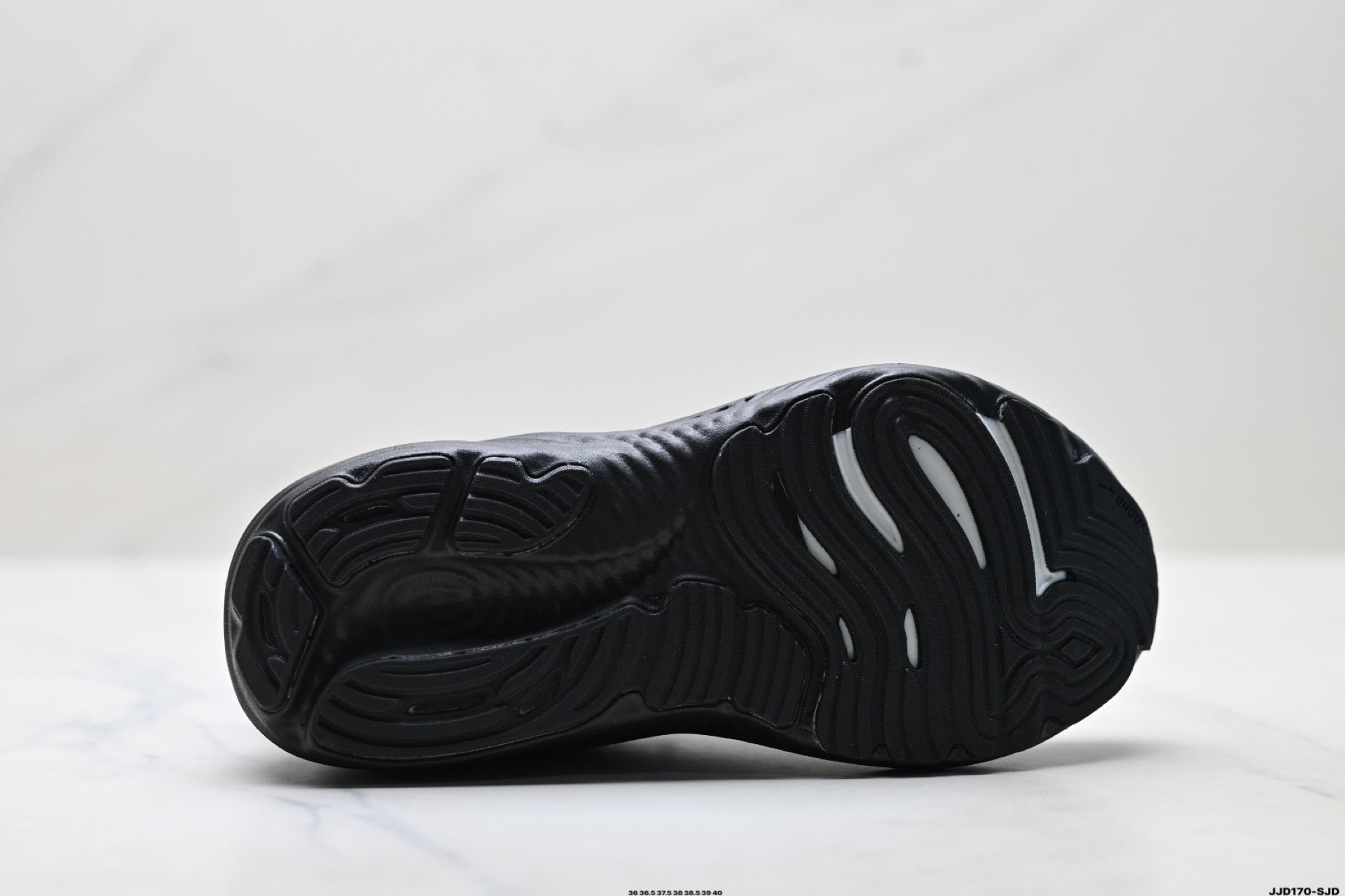 Brooks Glycerin StealthFit 22 Low-Top Marathon Running Shoe — 120437-068