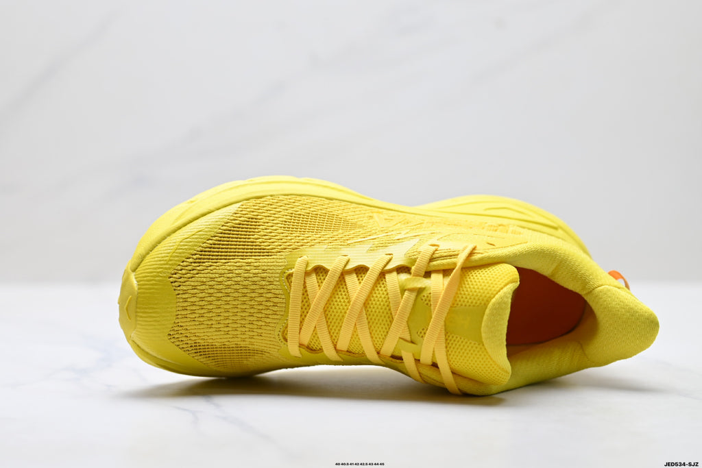 HOKA Challenger 8 Low-Top Running Shoe 1168716-ENL