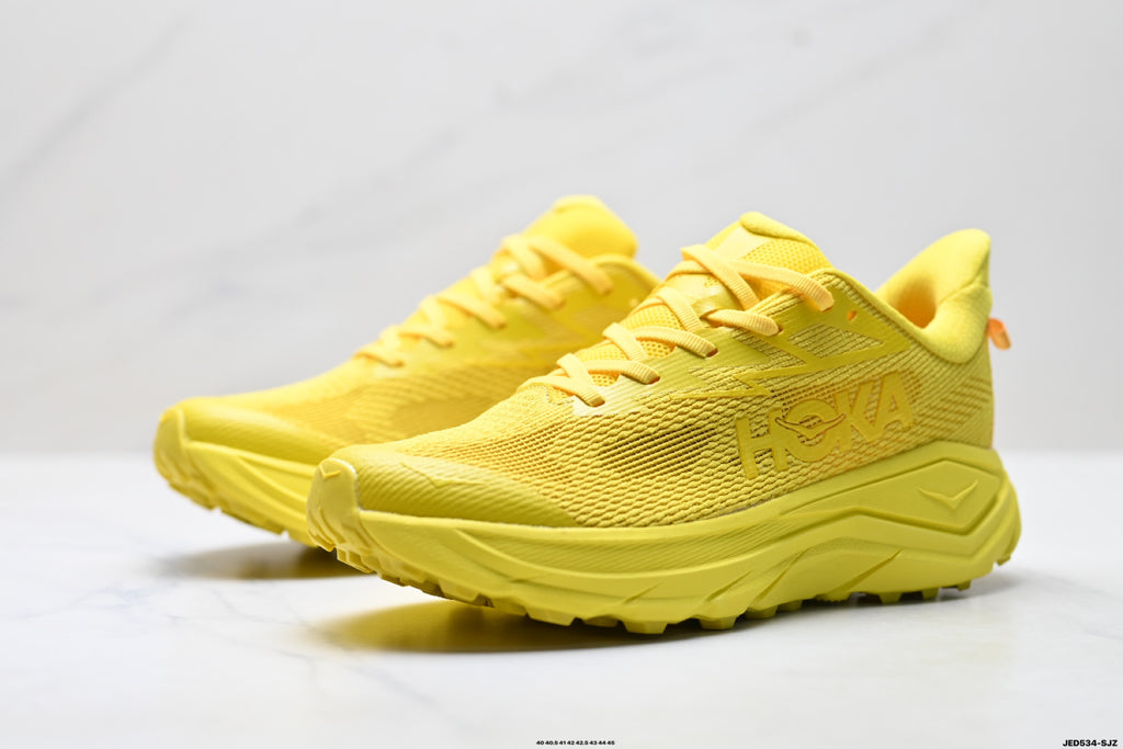 HOKA Challenger 8 Low-Top Running Shoe 1168716-ENL