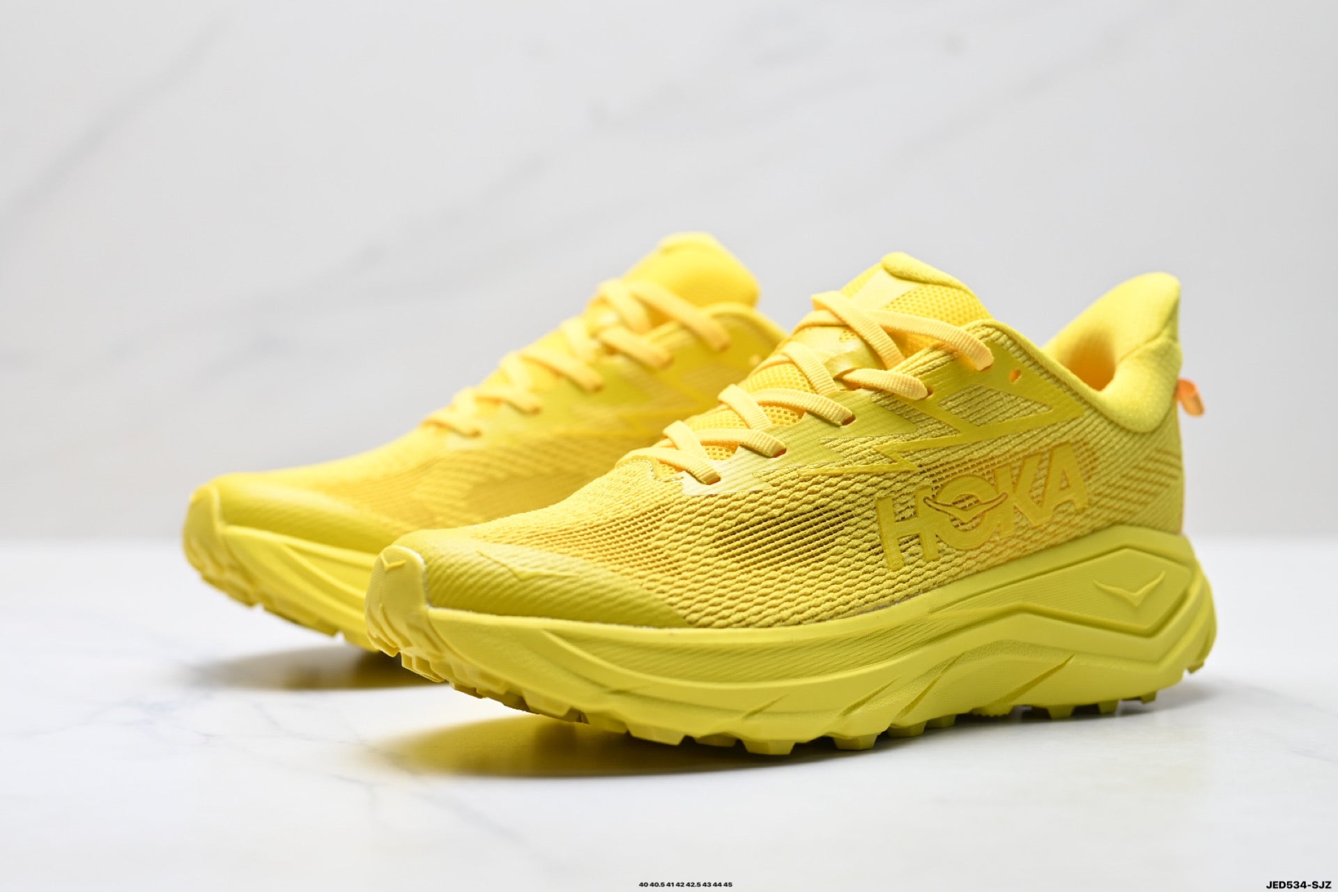 HOKA Challenger 8 Low-Top Running Shoe 1168716-ENL