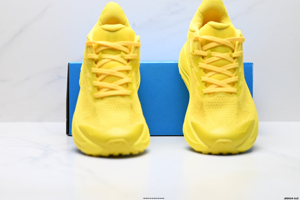 HOKA Challenger 8 Low-Top Running Shoe 1168716-ENL