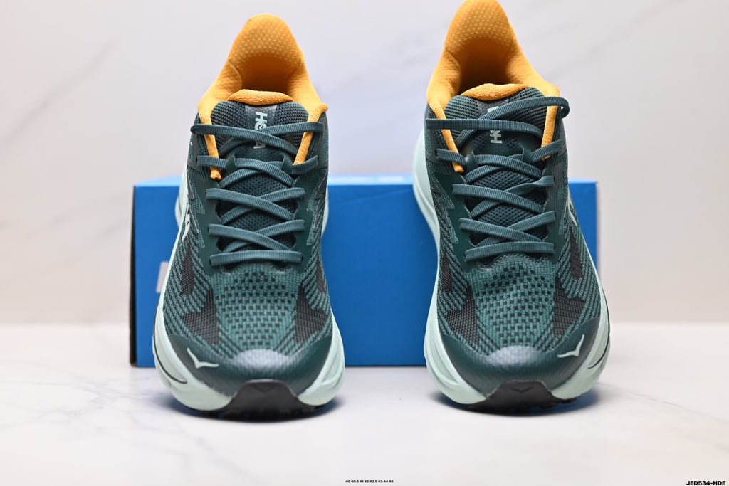 HOKA Challenger 8 Low-Top Running Shoe – BFSG 1168716-BFSG