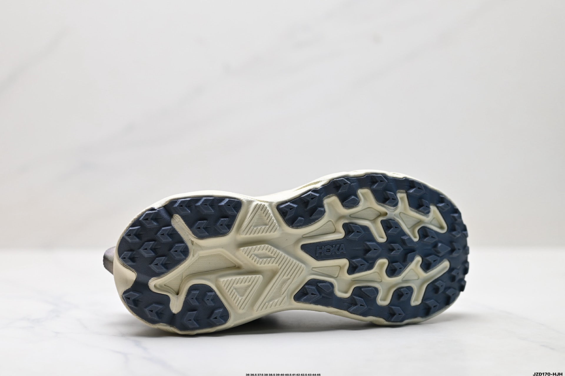 HOKA Challenger 8 Low-Top Running Shoe –1168716-FYP