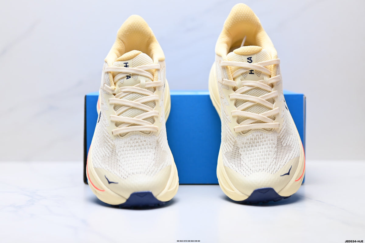HOKA Challenger 8 Low-Top Running Shoe 1168717– VWM