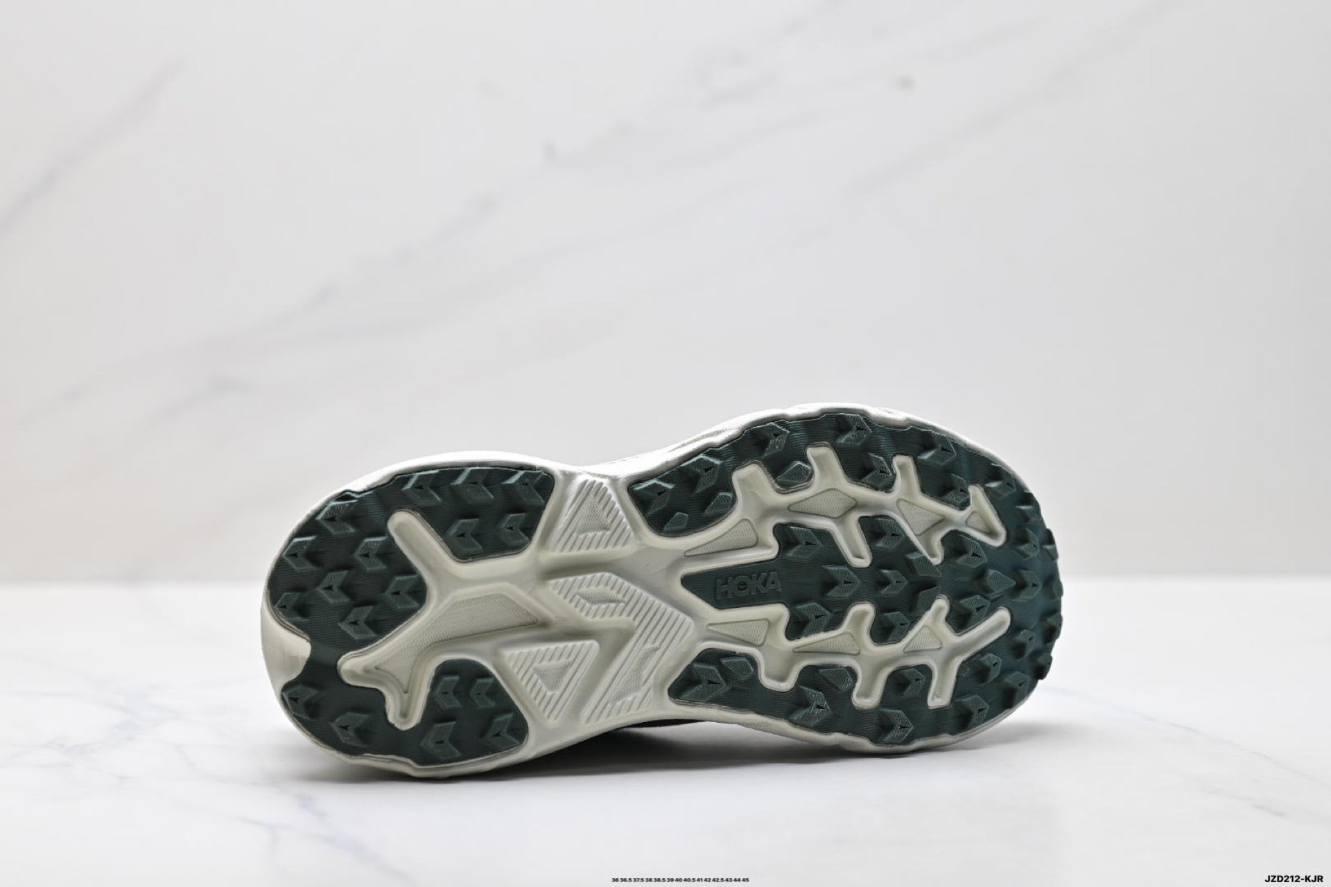HOKA Challenger 8 Low-Top Running Shoe 1168718 –JDT