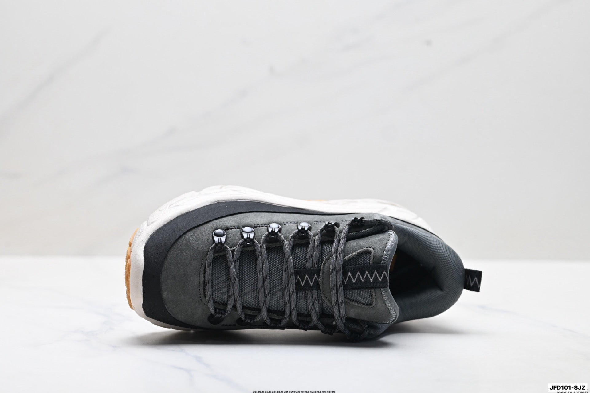 HOKA ONE ONE Tor Summit Low-Top Shoe 1147952–OLC